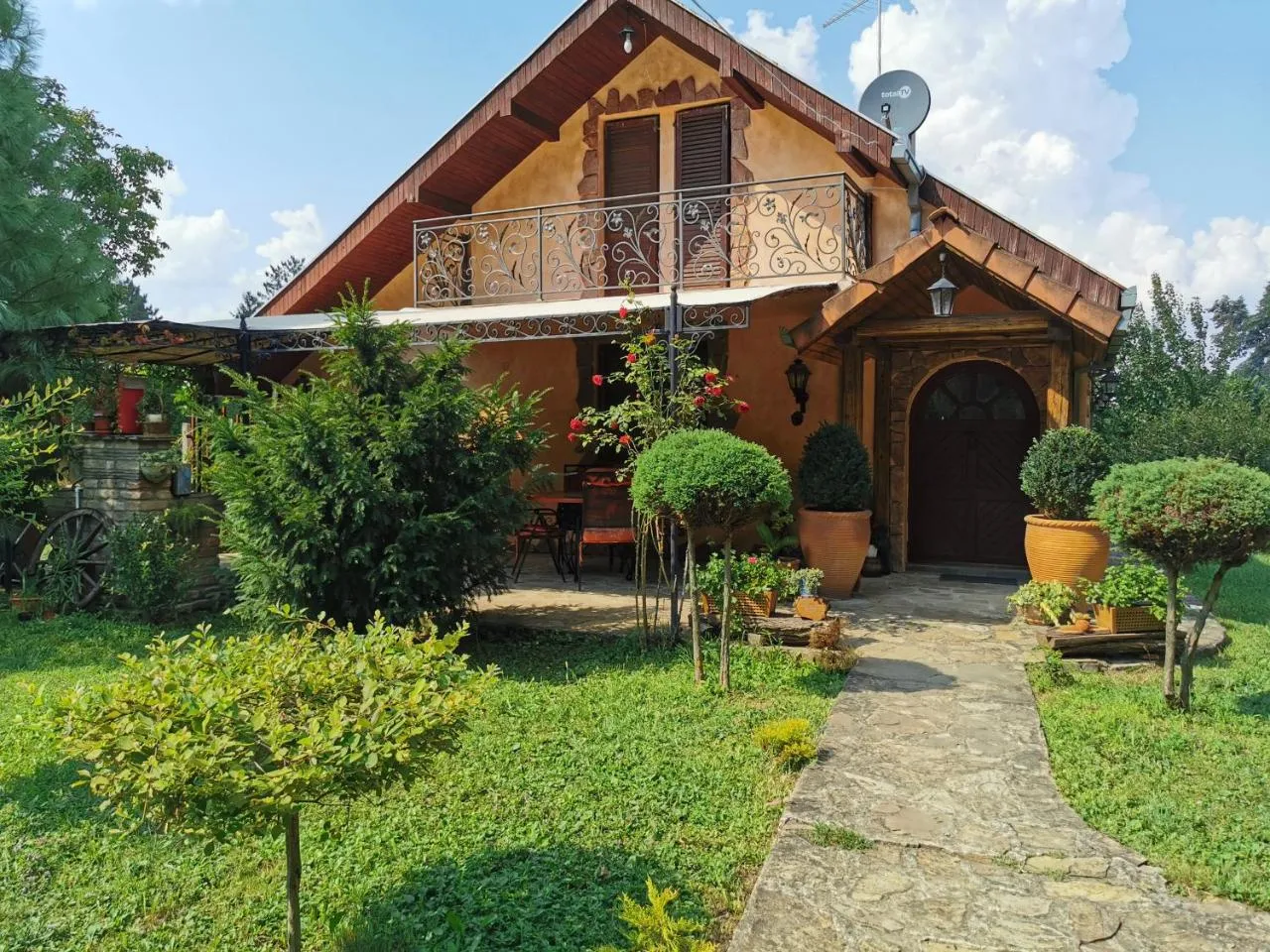 Vikendica Banoštor – spoljašnji izgled