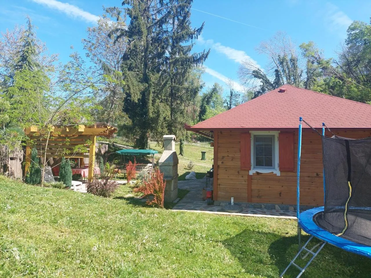 Brvnara Banoštor – dvorište
