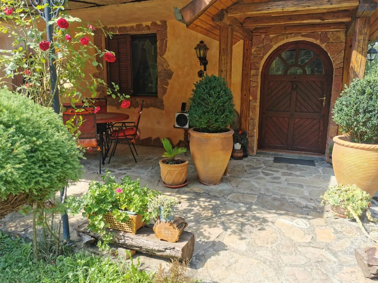 Vikendica Banoštor – spoljašnji izgled