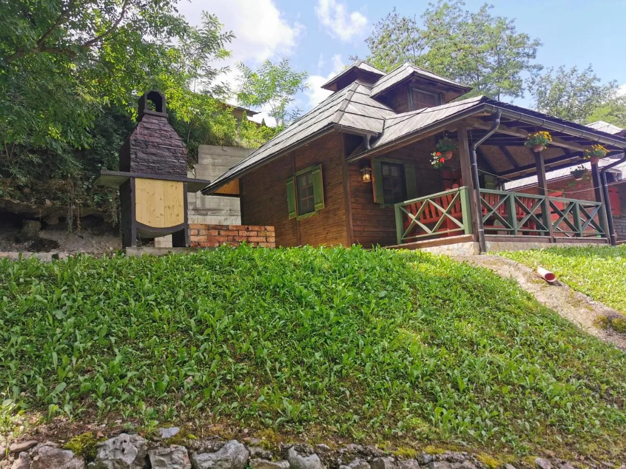 Brvnara Perućac – spoljašnji izgled